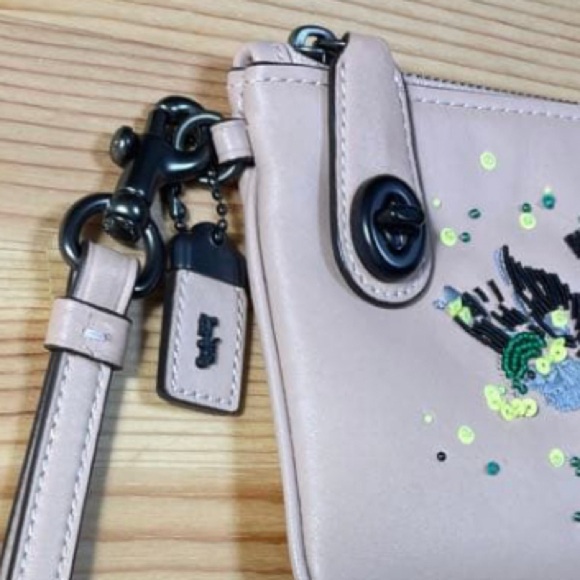 Coach 1941 Collection Meadowlark Turnlock Wristlet 21 EUC - Picture 2 of 6